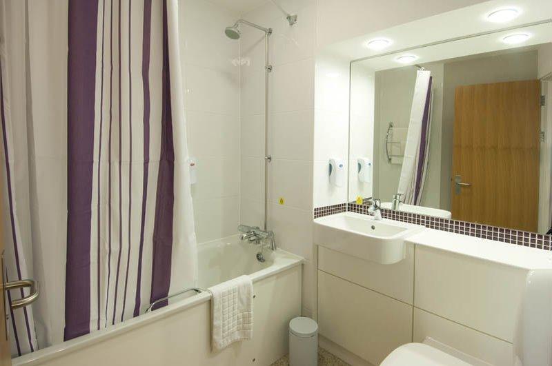 Premier Inn Glastonbury Exterior foto