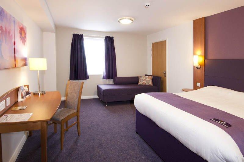 Premier Inn Glastonbury Exterior foto